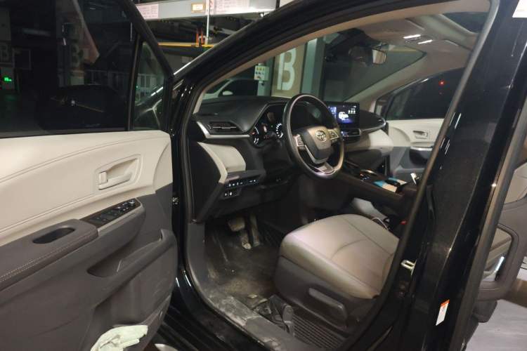 Used Toyota Granvia 2024 2.5L Hybrid Comfort Edition Driver Seat