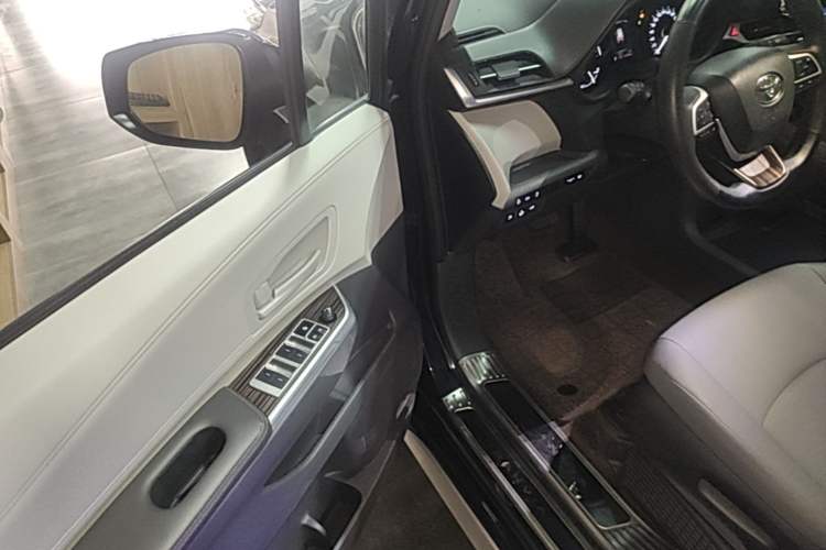 Used Toyota Granvia 2024 2.5L Hybrid Comfort Edition Driver Seat