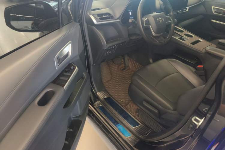 Used Toyota Granvia 2024 2.5L Hybrid Luxury Edition Driver Seat