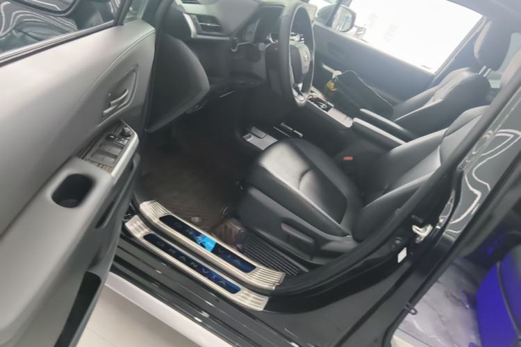 Used Toyota Granvia 2024 2.5L Hybrid Luxury Edition Driver Seat