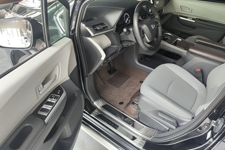Used Toyota Granvia 2024 2.5L Hybrid Comfort Edition Driver Seat