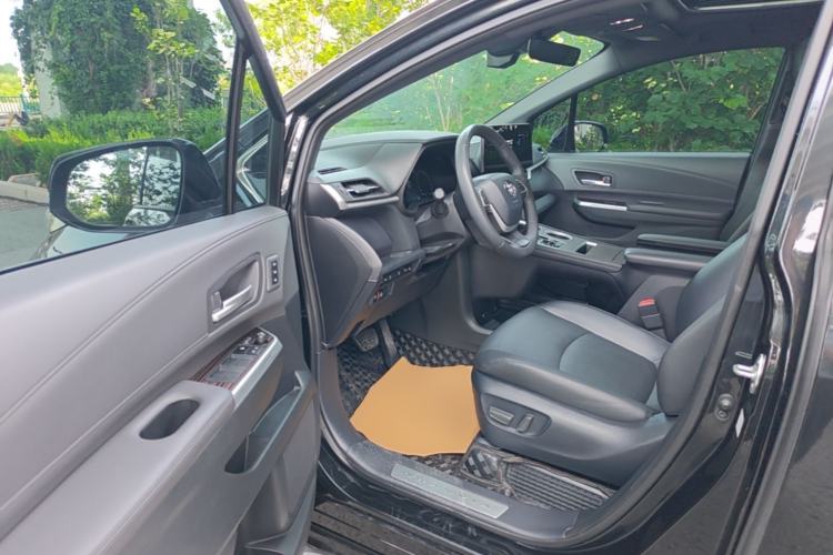 Used Toyota Granvia 2024 2.5L Hybrid Prestige PLUS Edition Driver Seat