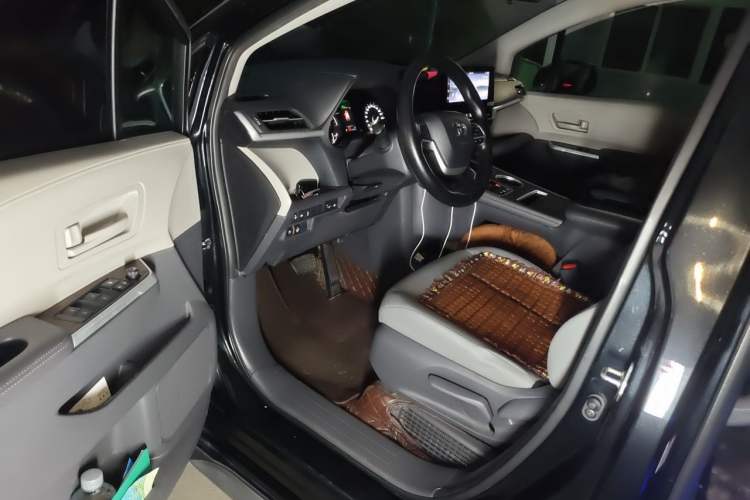Used Toyota Granvia 2024 2.5L Hybrid Comfort Edition Driver Seat