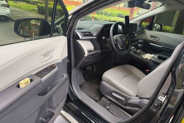 Used Toyota Granvia 2024 2.5L Hybrid Comfort Edition Driver Seat