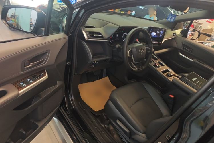 Used Toyota Granvia 2024 2.5L Hybrid Luxury Edition Driver Seat