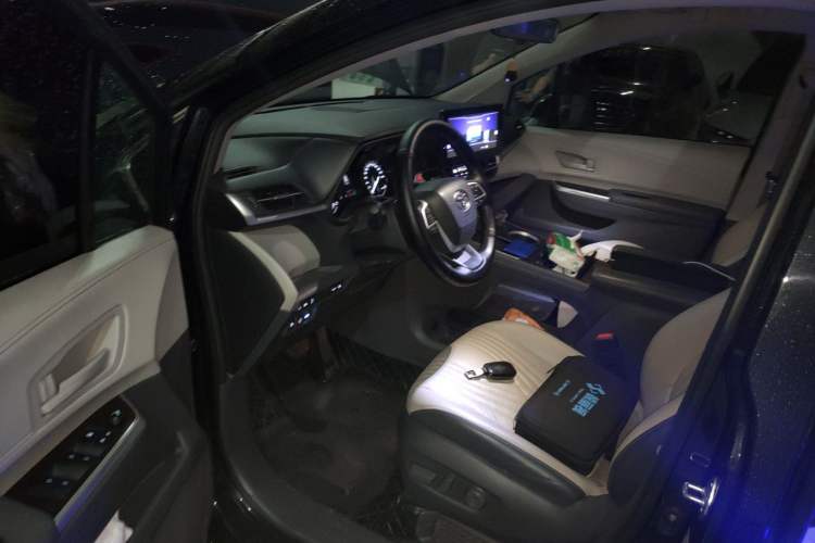 Used Toyota Granvia 2024 2.5L Hybrid Comfort Edition Driver Seat