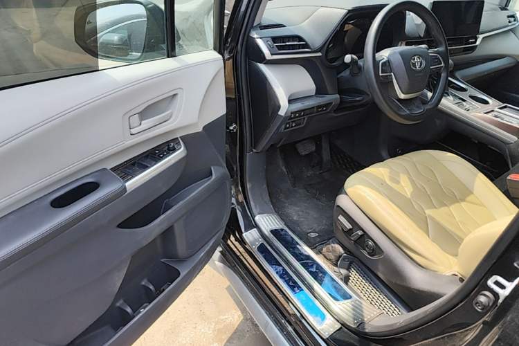 Used Toyota Granvia 2024 2.5L Hybrid Comfort Edition Driver Seat