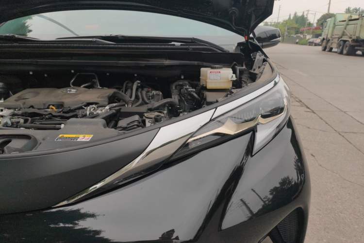 Used Toyota Granvia 2024 2.5L Hybrid Comfort Edition Engine Bay Left