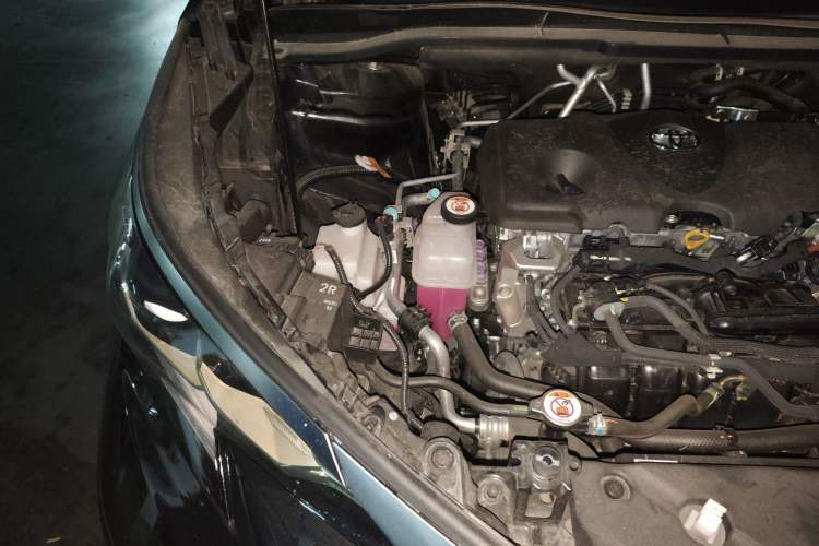 Used Toyota Granvia 2024 2.5L Hybrid Prestige PLUS Four-Wheel Drive Version Engine Bay Right