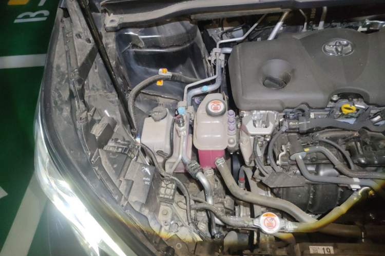 Used Toyota Granvia 2024 2.5L Hybrid Prestige PLUS Four-Wheel Drive Version Engine Bay Right