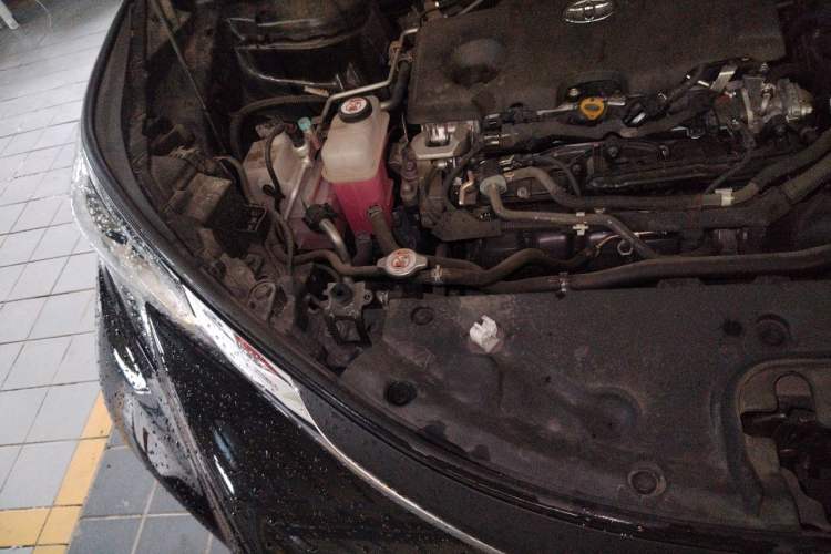 Used Toyota Granvia 2024 2.5L Hybrid Comfort Edition Engine Bay Right