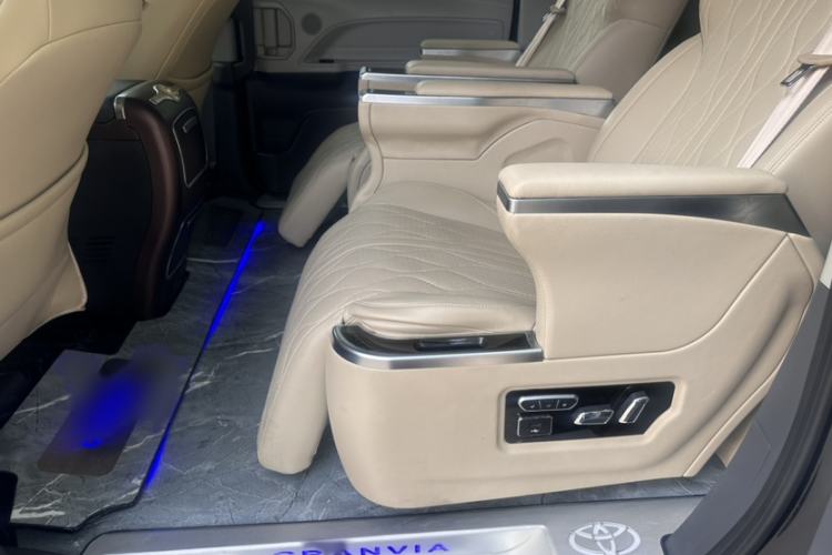 Used Toyota Granvia 2024 2.5L Hybrid Comfort Edition Exterior 11