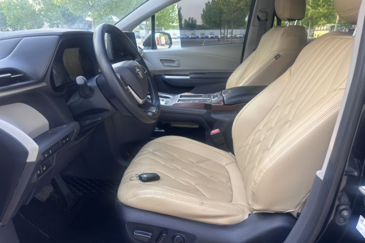 Used Toyota Granvia 2024 2.5L Hybrid Comfort Edition Exterior 12