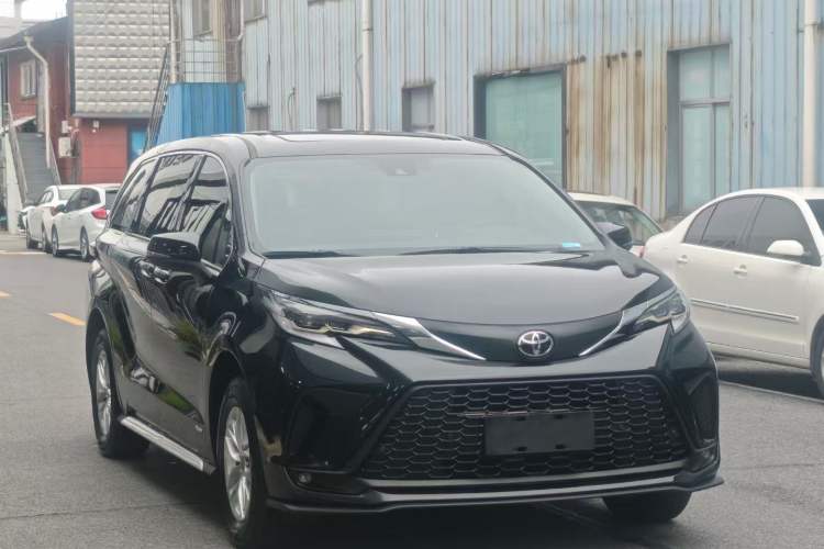 Used Toyota Granvia 2024 2.5L Hybrid Comfort Edition Exterior 2