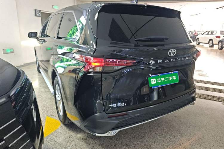 Used Toyota Granvia 2024 2.5L Hybrid Comfort Edition Exterior 2