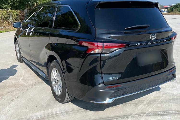 Used Toyota Granvia 2024 2.5L Hybrid Comfort Edition Exterior 2