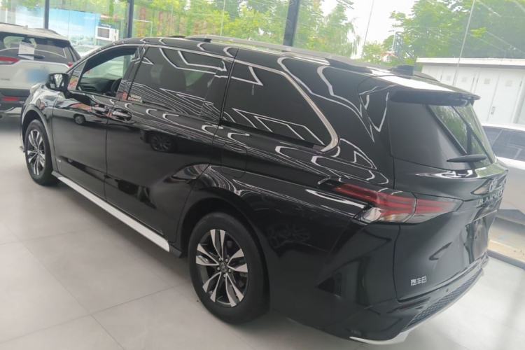 Used Toyota Granvia 2024 2.5L Hybrid Luxury Edition Exterior 2