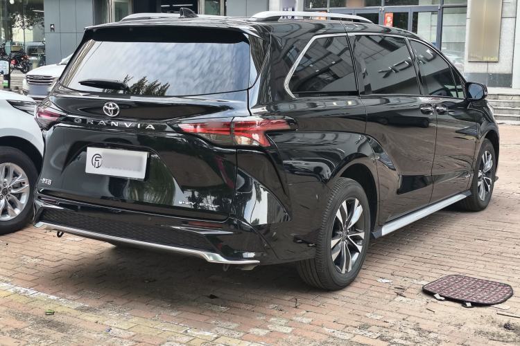 Used Toyota Granvia 2024 2.5L Hybrid Prestige PLUS Four-Wheel Drive Version Exterior 3