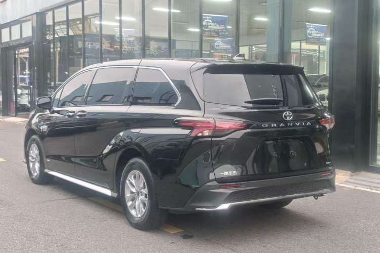 Used Toyota Granvia 2024 2.5L Hybrid Comfort Edition Exterior 3