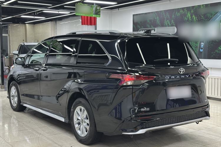 Used Toyota Granvia 2024 2.5L Hybrid Comfort Edition Exterior 3