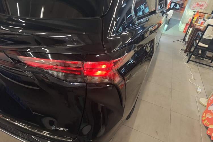 Used Toyota Granvia 2024 2.5L Hybrid Luxury Edition Exterior 3