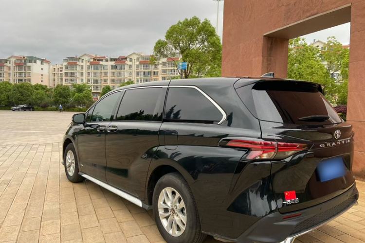 Used Toyota Granvia 2024 2.5L Hybrid Comfort Edition Exterior 3