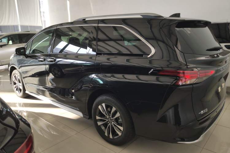 Used Toyota Granvia 2024 2.5L Hybrid Prestige PLUS Four-Wheel Drive Version Exterior 3