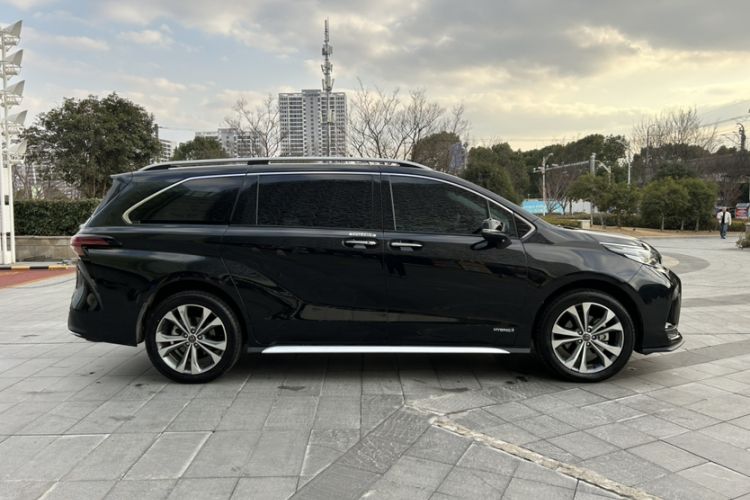 Used Toyota Granvia 2024 2.5L Hybrid Comfort Edition Exterior 4