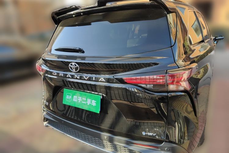 Used Toyota Granvia 2024 2.5L Hybrid Comfort Edition Exterior 4