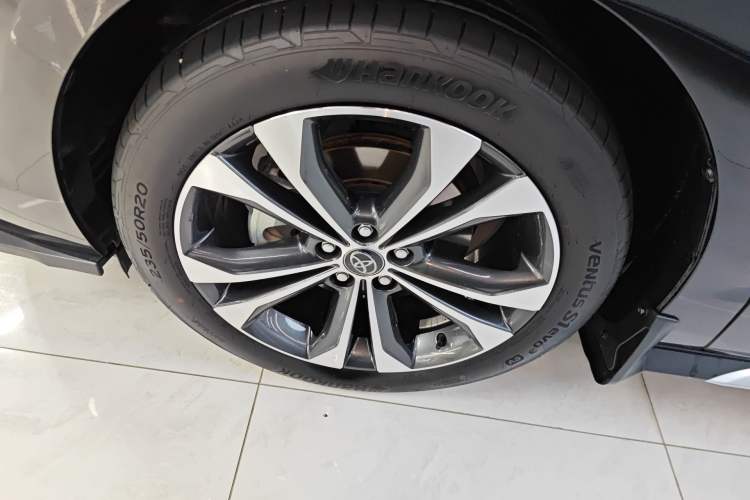 Used Toyota Granvia 2024 2.5L Hybrid Prestige ULTRA Edition Exterior 4
