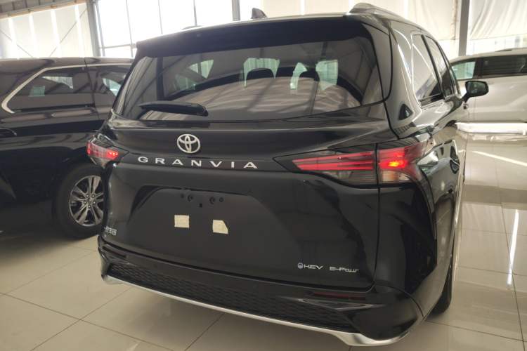 Used Toyota Granvia 2024 2.5L Hybrid Prestige PLUS Four-Wheel Drive Version Exterior 4