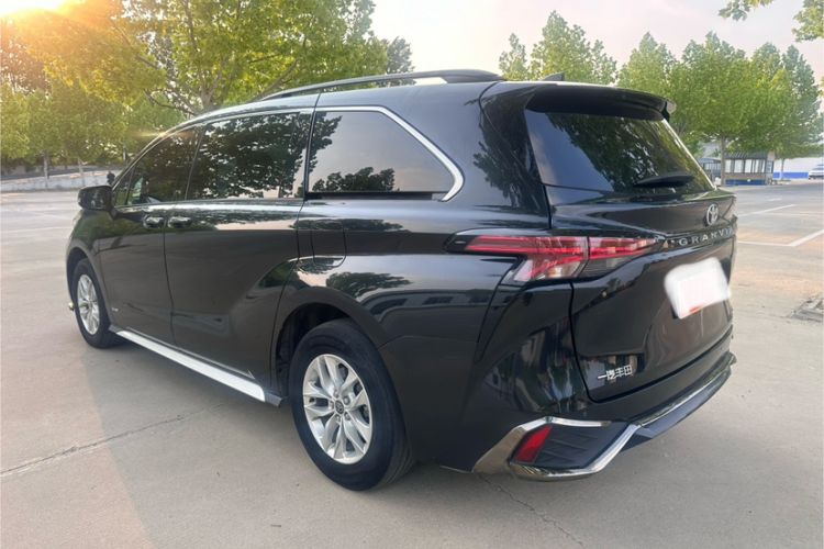 Used Toyota Granvia 2024 2.5L Hybrid Comfort Edition Exterior 5