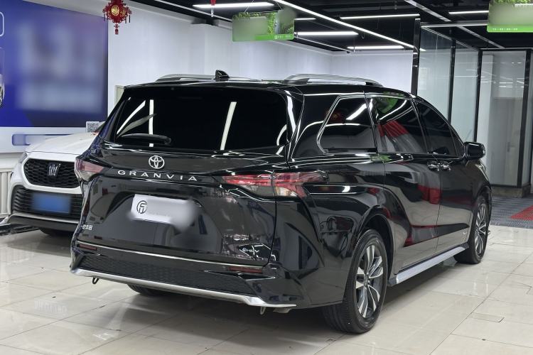 Used Toyota Granvia 2024 2.5L Hybrid Luxury Edition Exterior 5