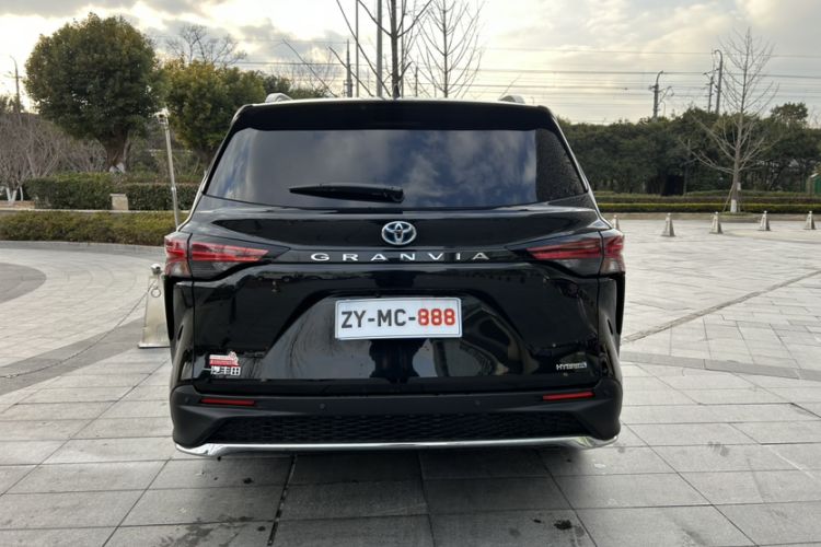 Used Toyota Granvia 2024 2.5L Hybrid Comfort Edition Exterior 6
