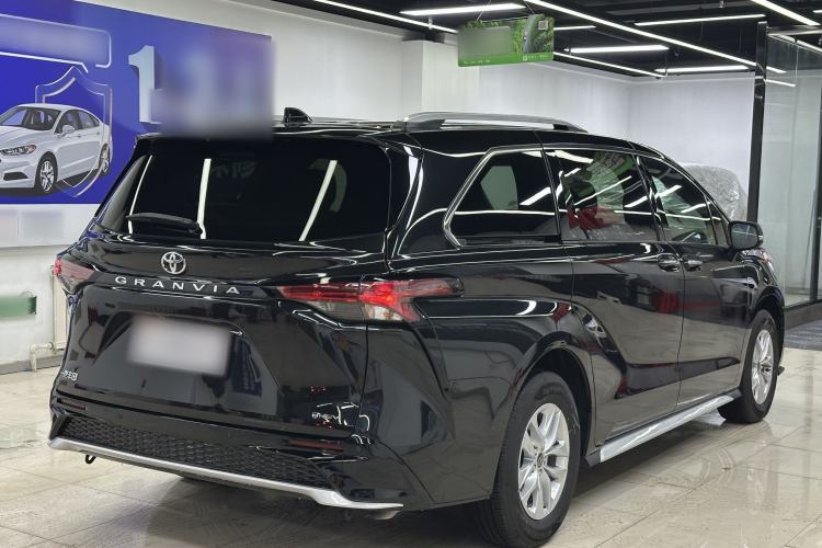 Used Toyota Granvia 2024 2.5L Hybrid Comfort Edition Exterior 6