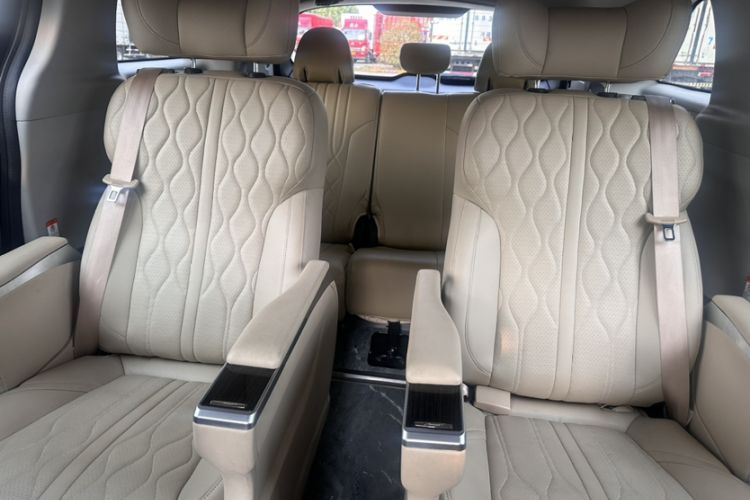 Used Toyota Granvia 2024 2.5L Hybrid Comfort Edition Exterior 6