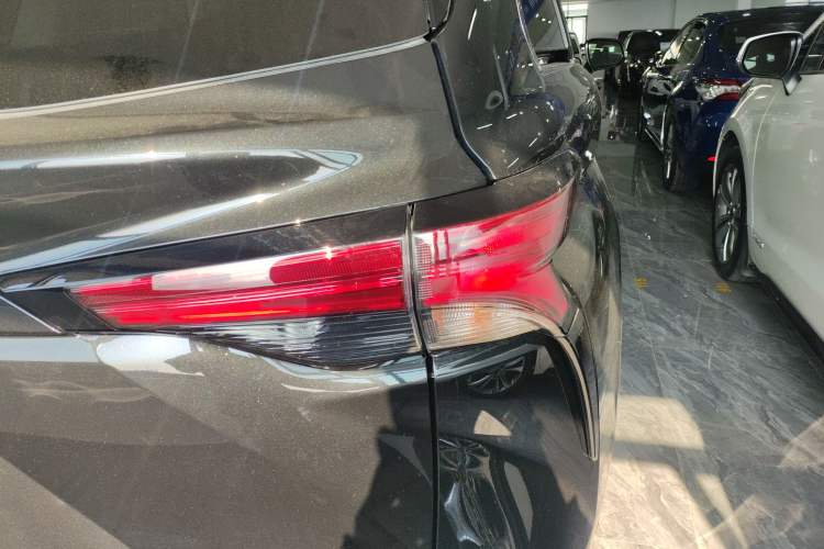 Used Toyota Granvia 2024 2.5L Hybrid Comfort Edition Exterior 6