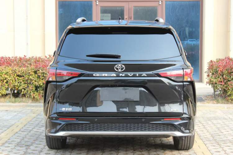 Used Toyota Granvia 2024 2.5L Hybrid Comfort Edition Exterior 7