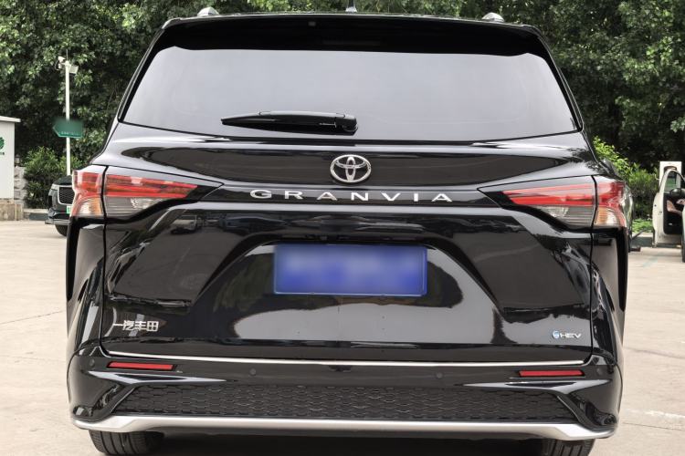 Used Toyota Granvia 2024 2.5L Hybrid Luxury Edition Exterior 7