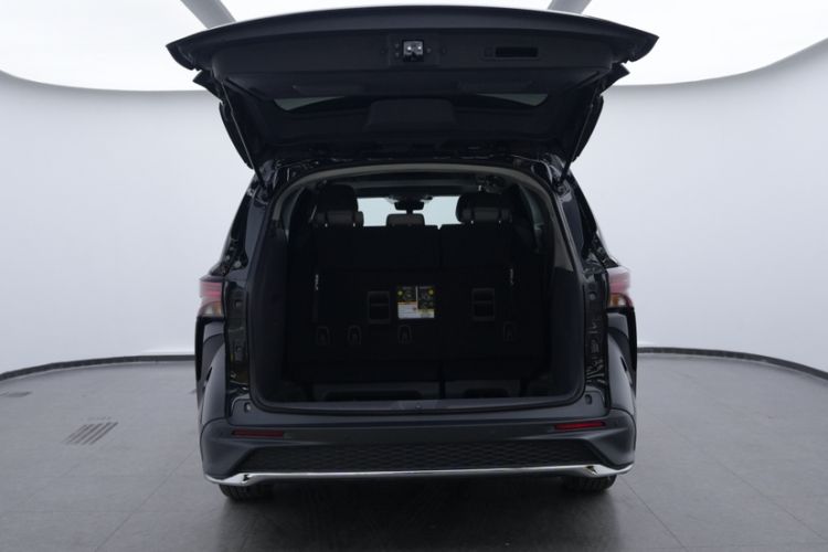 Used Toyota Granvia 2024 2.5L Hybrid Comfort Edition Exterior 8