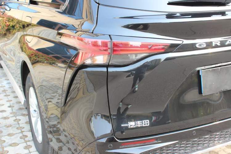 Used Toyota Granvia 2024 2.5L Hybrid Comfort Edition Exterior 9