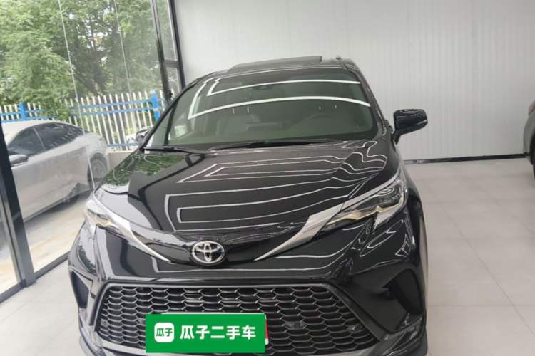 Used Toyota Granvia 2024 2.5L Hybrid Luxury Edition Front