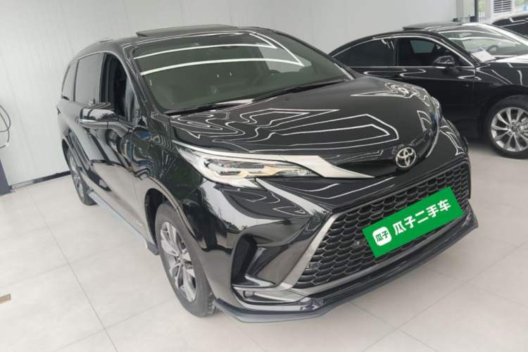 Used Toyota Granvia 2024 2.5L Hybrid Luxury Edition Front Right 45 Deg