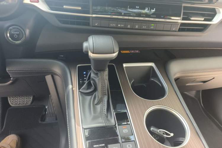 Used Toyota Granvia 2024 2.5L Hybrid Prestige PLUS Four-Wheel Drive Version Gear Lever
