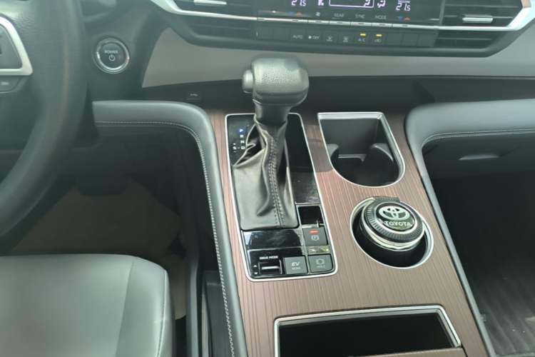 Used Toyota Granvia 2024 2.5L Hybrid Comfort Edition Gear Lever