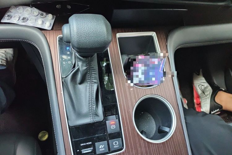 Used Toyota Granvia 2024 2.5L Hybrid Comfort Edition Gear Lever