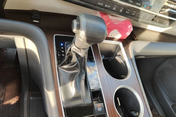 Used Toyota Granvia 2024 2.5L Hybrid Comfort Edition Gear Lever