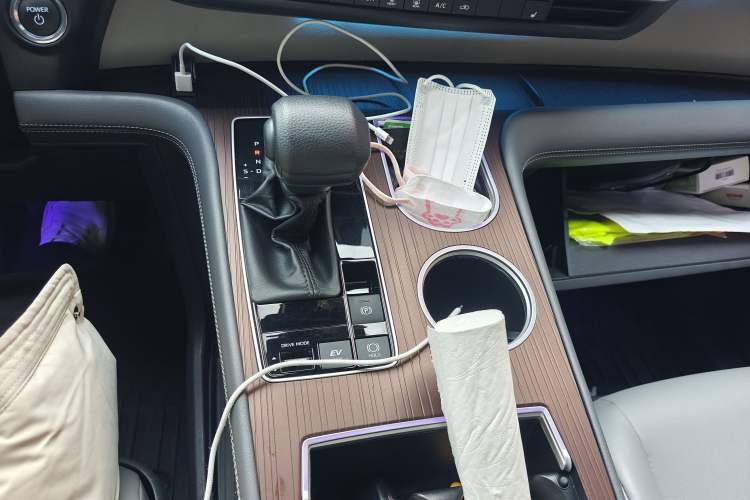 Used Toyota Granvia 2024 2.5L Hybrid Comfort Edition Gear Lever