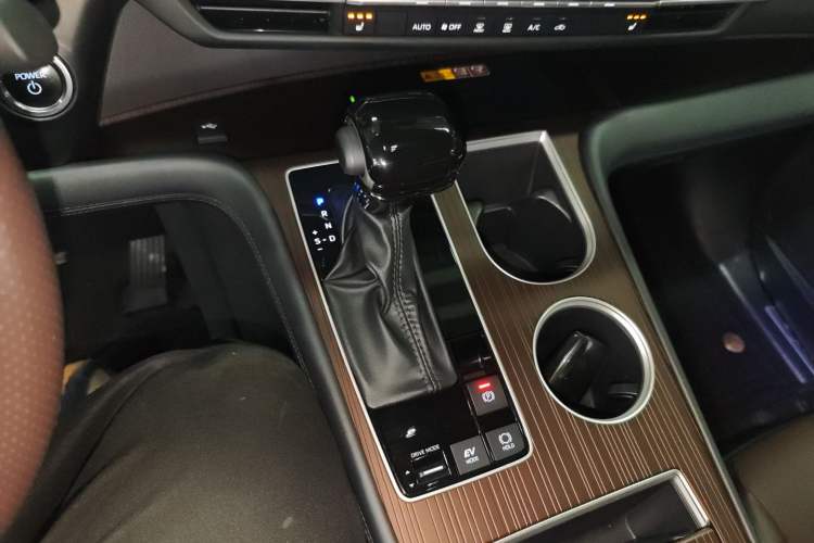Used Toyota Granvia 2024 2.5L Hybrid Prestige PLUS Four-Wheel Drive Version Gear Lever