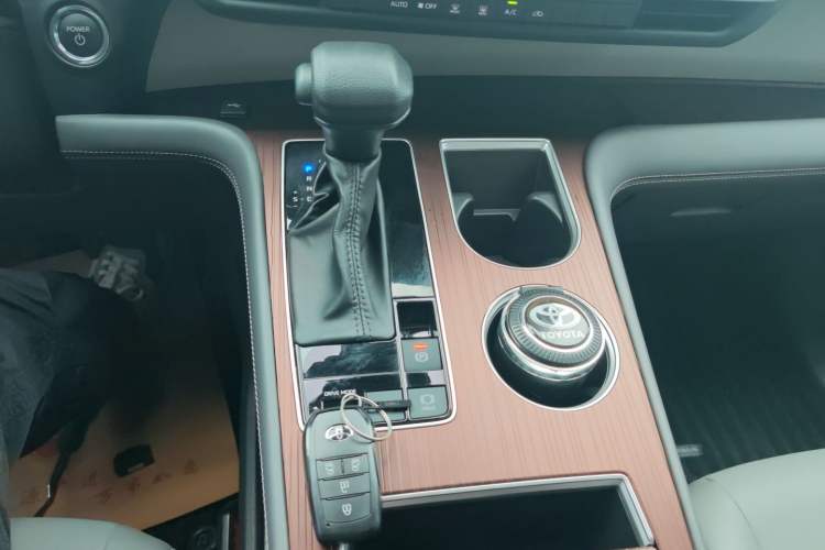 Used Toyota Granvia 2024 2.5L Hybrid Comfort Edition Gear Lever
